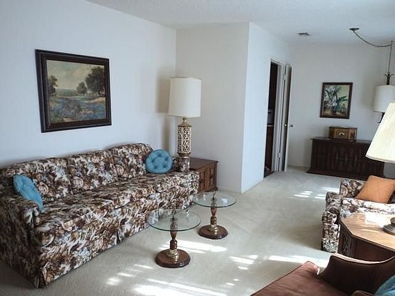 2nd image of 2403 Emerson Ln