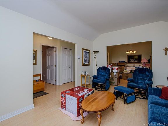 5th image of 357 Beausejour St