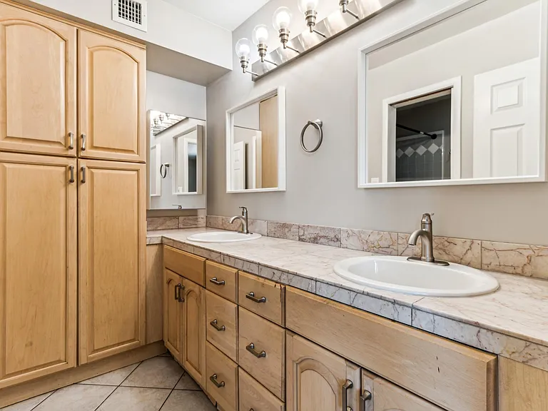 3039 W Glenn Dr — Photo 15