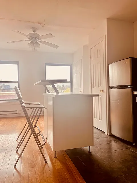 Studio, 450 sqft, $900 — Photo 2