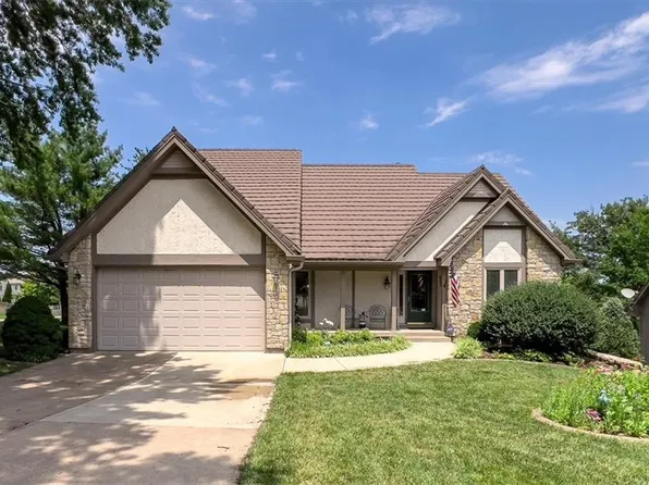 300 NE Wicklow Ct, Lees Summit, MO 64064