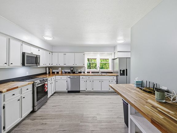3rd image of 1123 Wells Ln