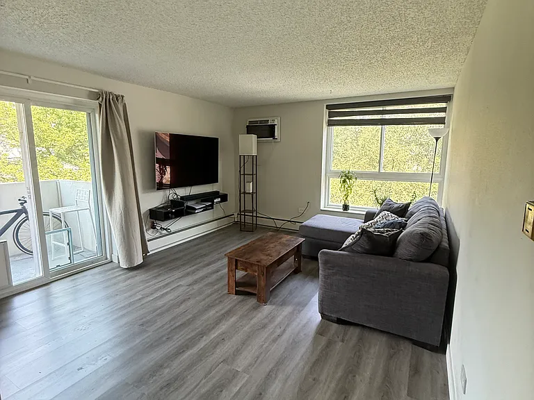 1050 N Lafayette St #401 — Photo 14
