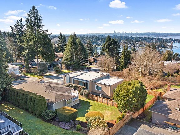 4th image of 10520 NE 52nd Street
