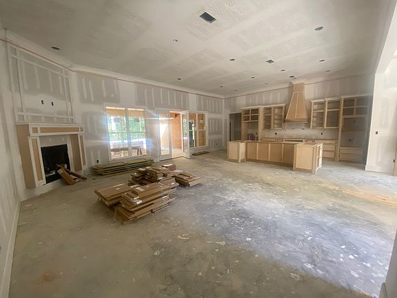 GREAT ROOM, KITCHEN