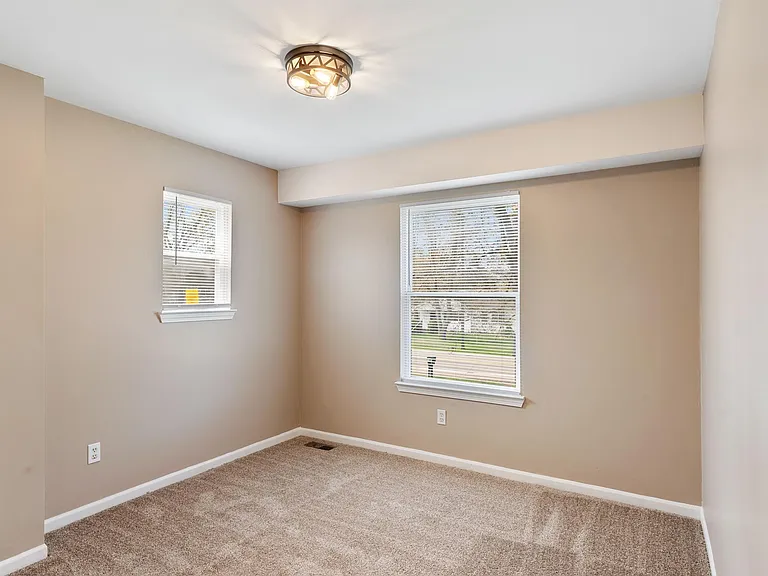 3260 Sashabaw Rd — Photo 23
