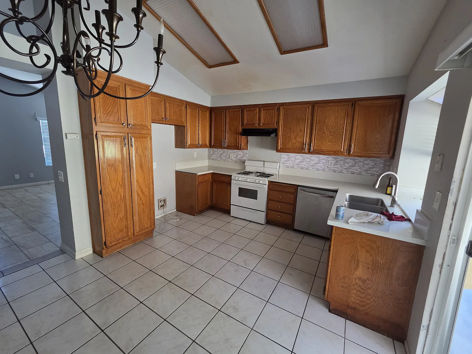 3 bed, 1100 sqft, $2,850 — Photo 4