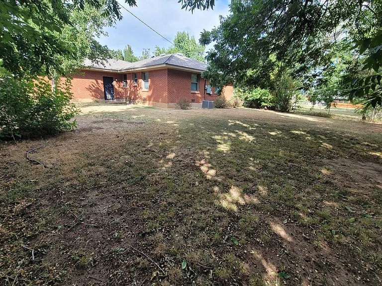 112 W Steed Dr — Photo 13