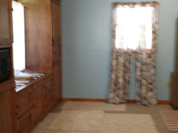 3rd image of 852 Kennard St