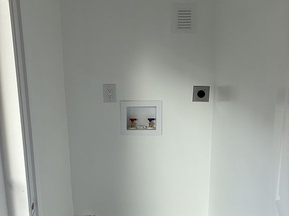 5th image of 335 McCaughan Ave #1