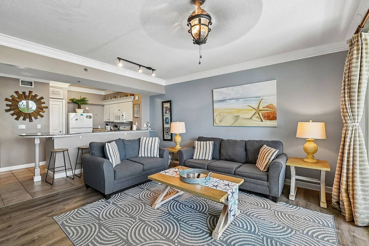 1 bed, 2.0 bath, 904 sqft, $3,774 — Photo 3