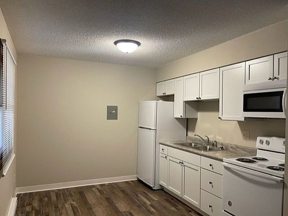 2nd image of 3110 Blakeley Ave Unit 10
