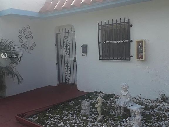 3rd image of 1657 N Treasure Dr APT 2
