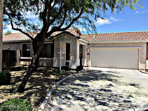 2nd image of 1002 E Cantebria Dr