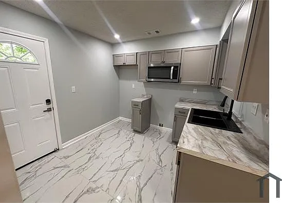 2 bed, 1100 sqft, $1,200 — Photo 4