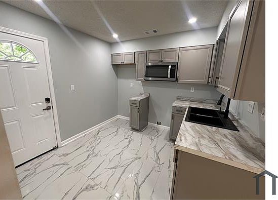 4th image of 3560 Christine Rd