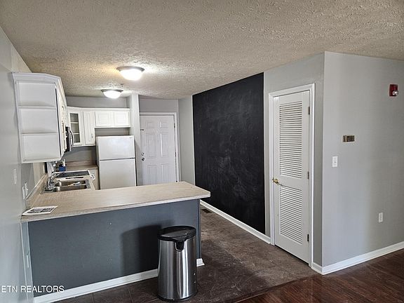 2nd image of 1610 Queen Anne Way