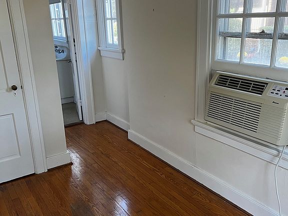 2nd image of 415 Scotland St #A