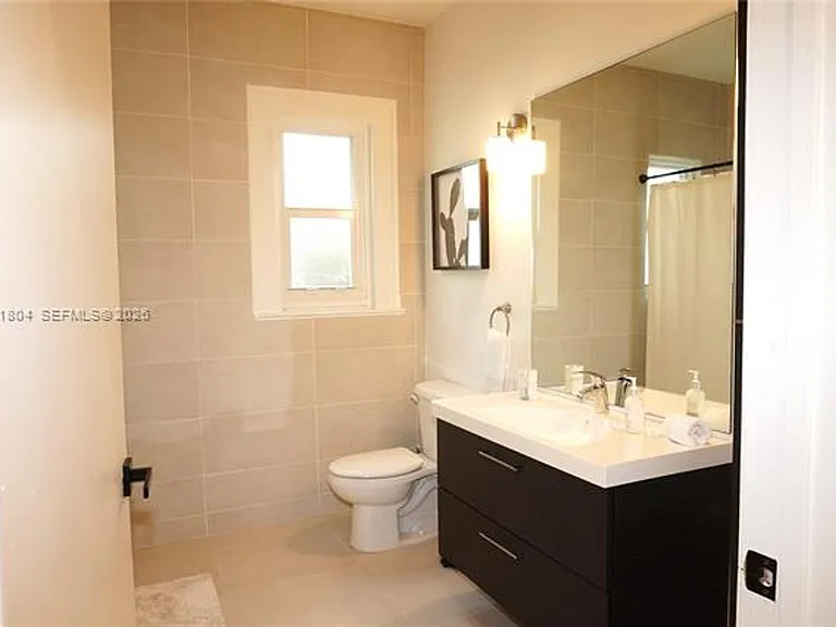 640 NE 71st St — Photo 14
