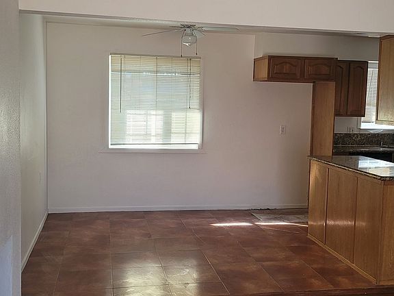 3rd image of 811 Norland Dr