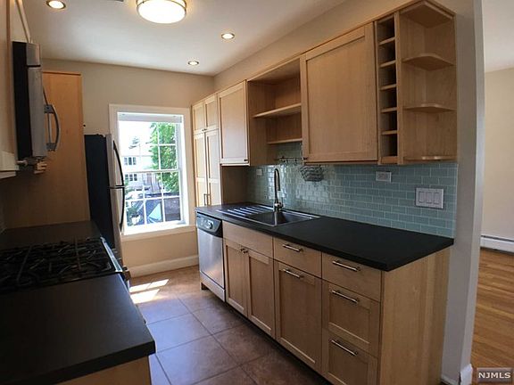 3rd image of 253 Crescent Ln Floor 2