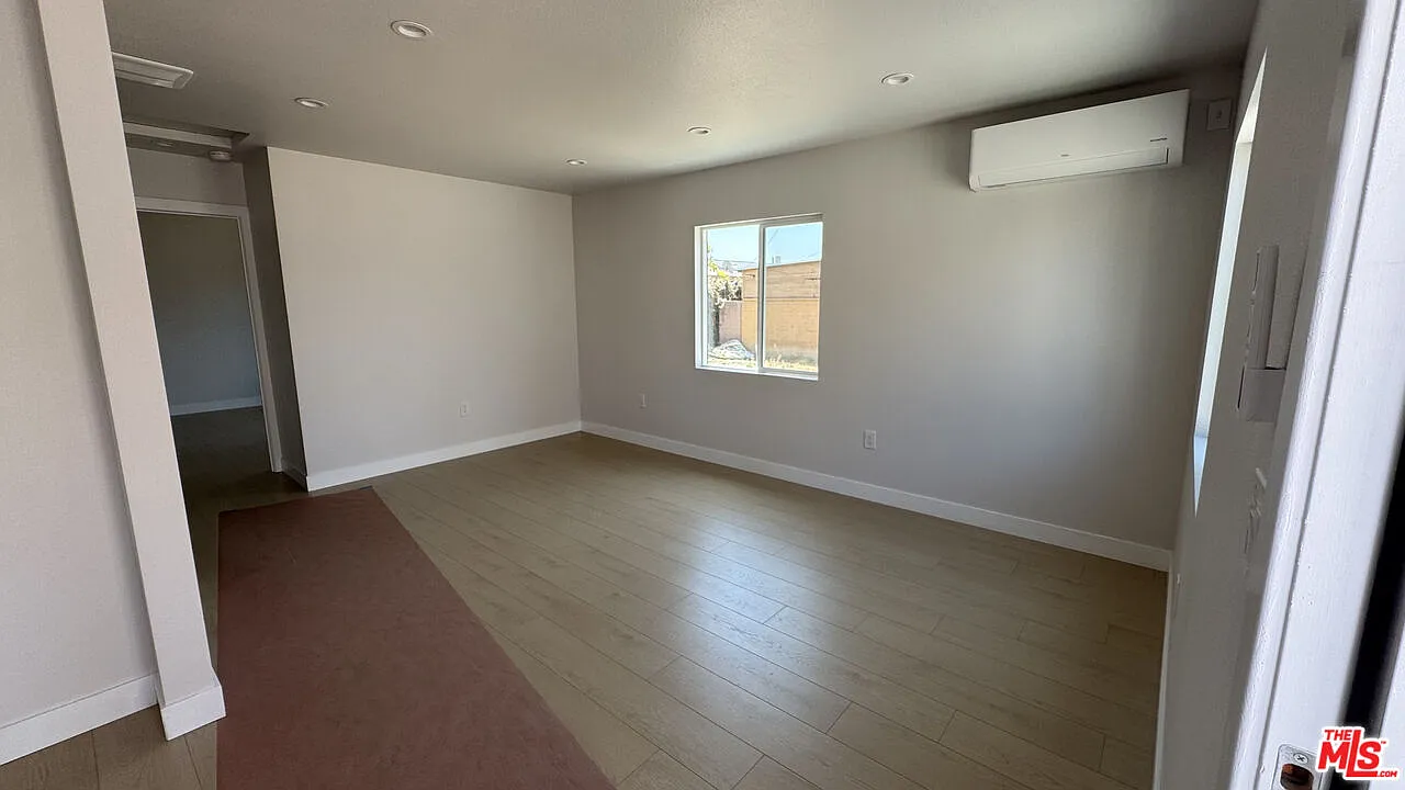 2 bed, 1.0 bath, 831 sqft, $2,900 — Photo 2