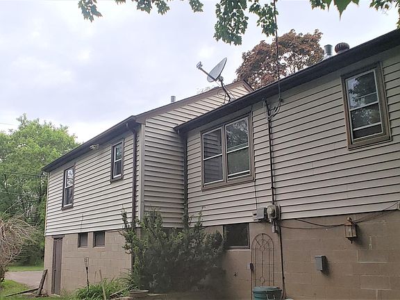 3rd image of 2326 County Road D E