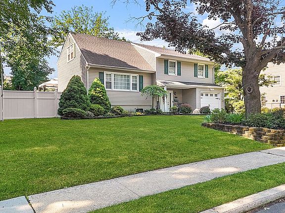 4th image of 22 Hedge Dr