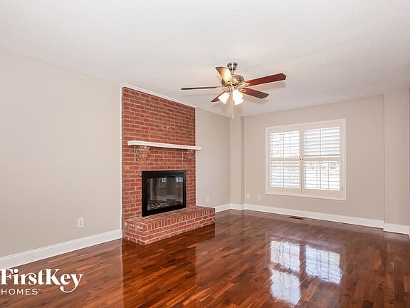 3rd image of 120 Hunters Pointe Dr