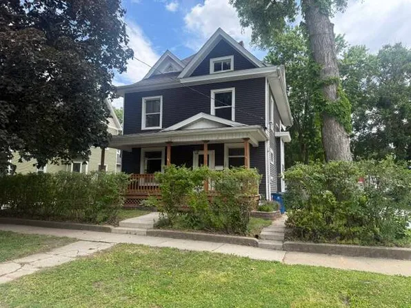 317 N 3rd St, Monmouth, IL 61462