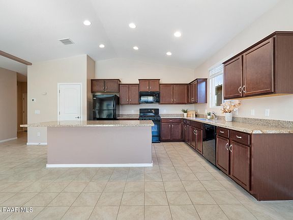 5th image of 1365 Starling St