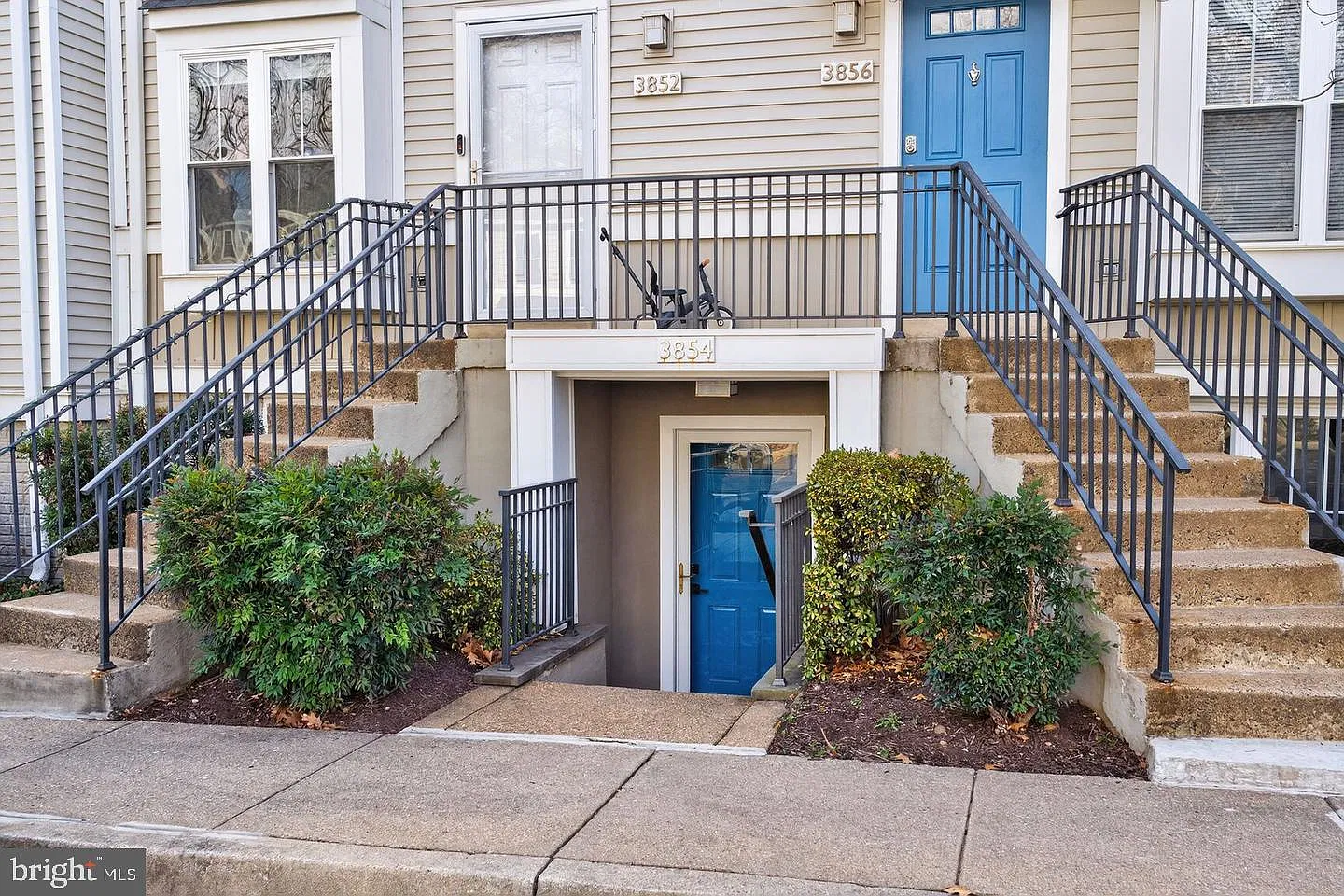 2 bed, 2.0 bath, 1090 sqft, $2,500 — Photo 2
