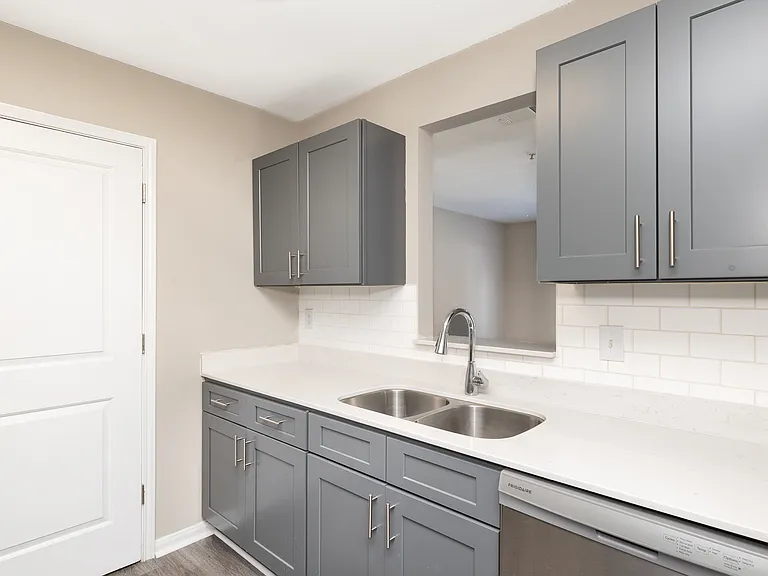 Riverwood Apartments — Photo 7