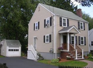 11 Windsor Rd, Stoneham, MA 02180