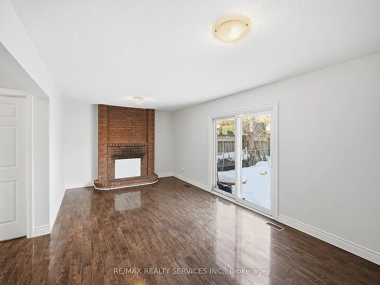8 Deerpark Cres S #LOWER — Photo 19