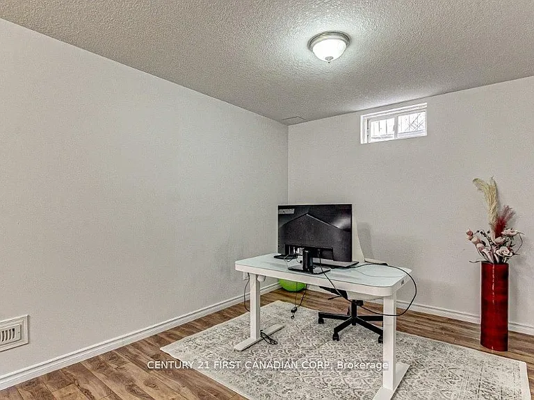 1876 Coronation Dr — Photo 25