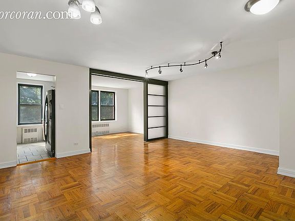2nd image of 2550 Independence Ave APT 2D