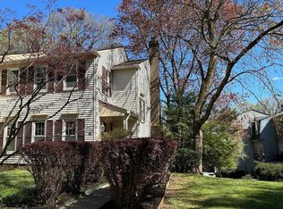 2199 Pond View Ct, Reston, VA 20191