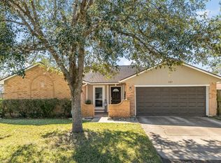 527 Tall Timber Dr, West Columbia, TX 77486