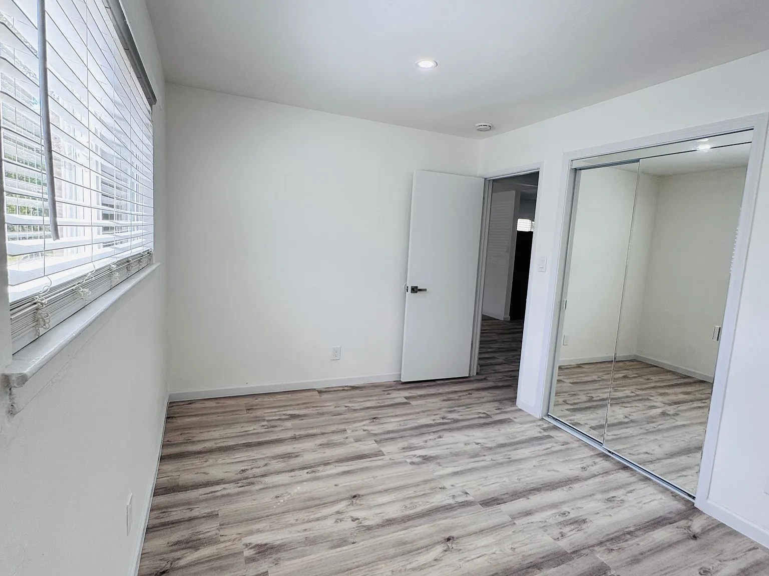 2 bed, 750 sqft, $1,900 — Photo 3