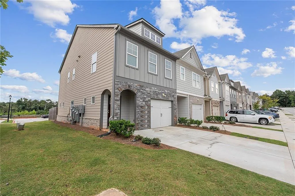 3 bed, 2.5 bath, 1495 sqft, $2,195 — Photo 2