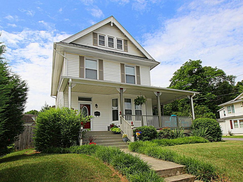 1st image of 936 Winona Ave SW