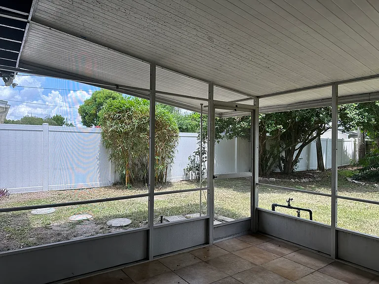 3721 Surrey Dr — Photo 17
