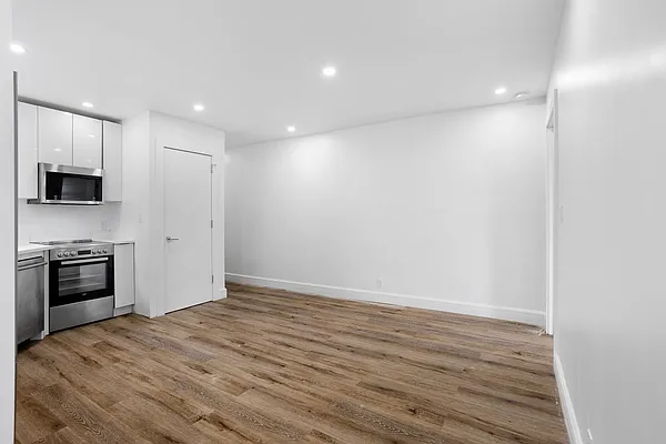 Rented by Safdie Realty Group | media 1