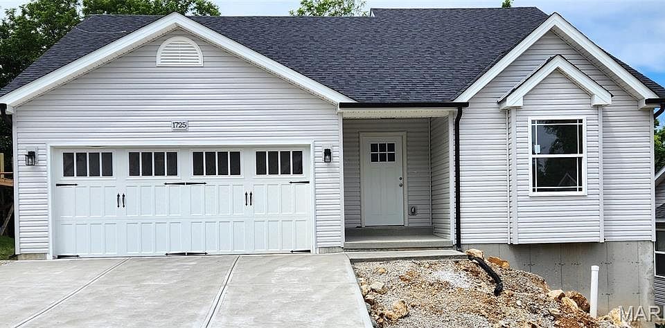1st image of 1725 Twelve Oaks Pl