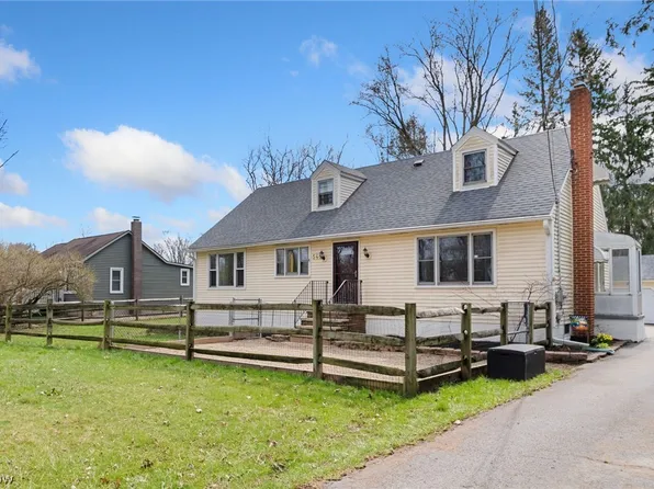 548 Ledge Rd, Macedonia, OH 44056