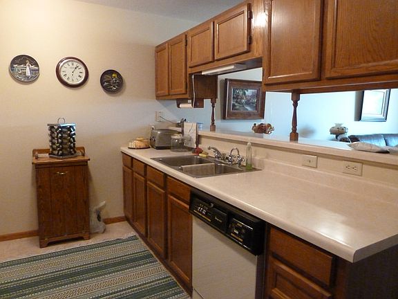 5th image of 813 Maplehill Dr APT B8
