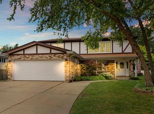 1000 E Callero Cir, Mount Prospect, IL 60056