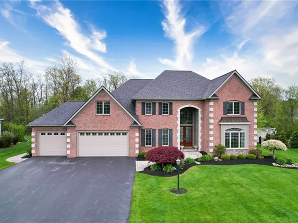 10 Starcrest Ln, Webster, NY 14580