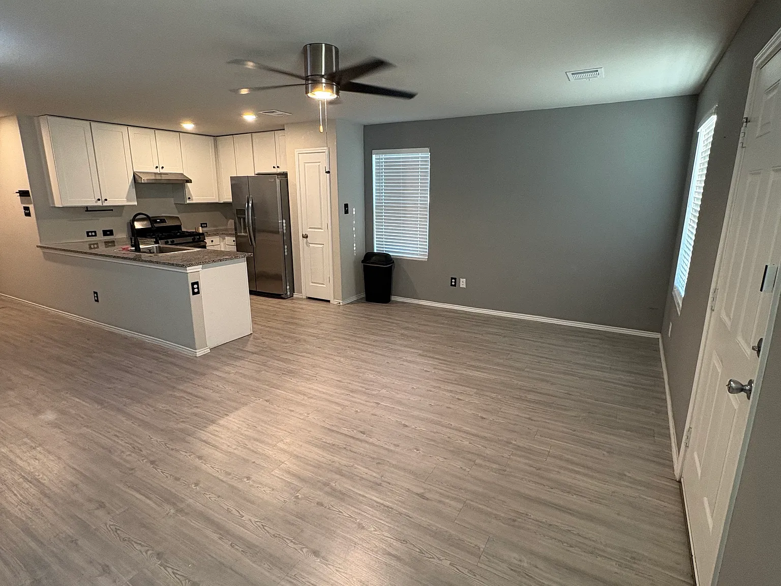 3 bed, 1007 sqft, $1,550 — Photo 2